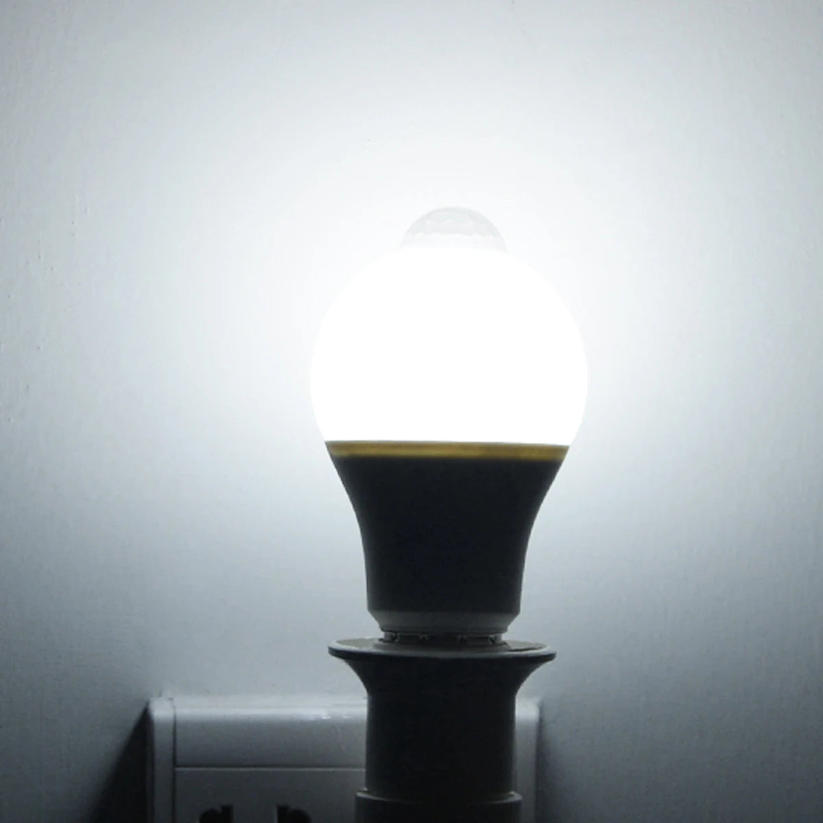 Motion Sensor LED Night Light AC220V Motion Activated Smart Auto ON/OFF Bulb Home Hallway Aisle Human Body Sensor Night Lamp